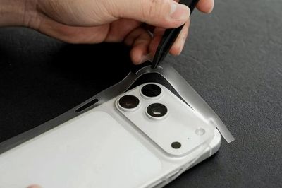 [GALLERY] Ốp lưng quen thuộc có thể khiến điện thoại nhanh hỏng pin