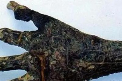 Bí ẩn chưa được giải đáp về bàn tay bằng đồng trong lăng mộ cổ