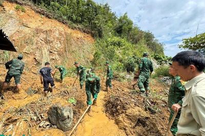 Đồn Biên phòng Nghĩa Thuận huy động lực lượng khắc phục hậu quả do thiên tai gây ra