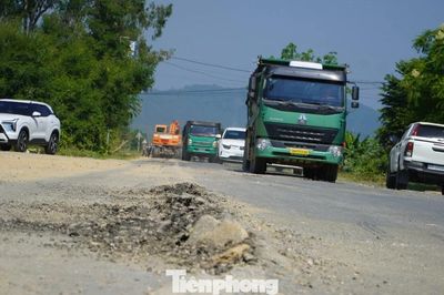 Bất an trên tuyến đường 'oằn mình' gánh xe tải