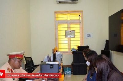 Xử phạt 3 thiếu nữ đi xe mô tô lạng lách, đánh võng