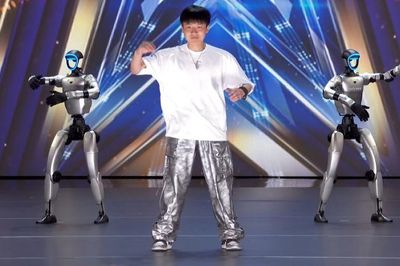 Dàn siêu robot Trung Quốc đại náo sân khấu America's Got Talent