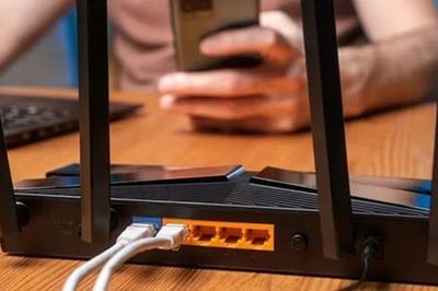 Lý do nên rút phích cắm cục Wi-Fi mỗi tuần 1 lần