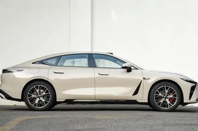 Xe sedan thiết kế thể thao, công suất 480 mã lực, siêu tiết kiệm xăng, giá hấp dẫn