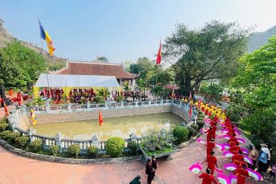 Về Chính Đại thăm cửa Thần Phù, chùa Hàn Sơn