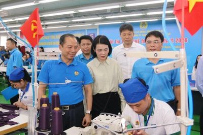 Công nhân Công ty Sakurai Việt Nam thi tay nghề may giỏi