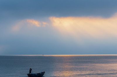 Những bình minh rộn ràng tiếng sóng