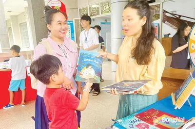 Sôi nổi Lễ hội Sách tranh thiếu nhi Việt Nam