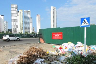 Cấm nhưng vẫn đổ rác