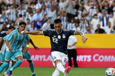 Argentina hạ Honduras 2-0: Lautaro Martinez và Giuliano Simeone ghi điểm khi Messi vắng mặt