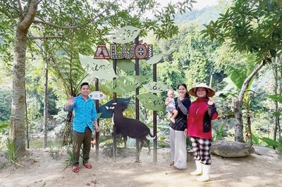Chàng trai làm du lịch từ suối A Lin