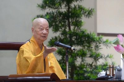 Tái hoạt động khóa tu Ngày an lạc ở Học viện Phật giáo VN tại TP.HCM: Đức Pháp chủ GHPGVN quang lâm khai thị