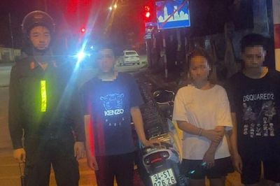 Bắt giữ đối tượng vi phạm giao thông, dùng bình xịt cay chống trả lực lượng công an