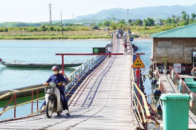 Quảng Trị: Cầu phao mùa lũ ngừng hoạt động, địa phương kiến nghị xây cầu kiên cố