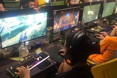 Bẫy game 'tráo nhãn' - Khi phụ huynh vô tư để con vào thế giới 18+