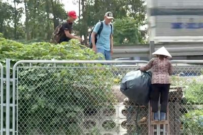 Ngõ 15 Ngọc Hồi: Tiềm ẩn nguy cơ mất ATGT, trật tự đô thị