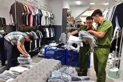 Tạm giữ hơn 1.800 sản phẩm thời trang nghi giả mạo nhãn hiệu tại Đắk Lắk