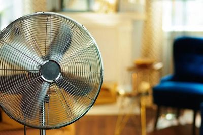 Càng bật quạt càng thấy nóng? Có thể bạn đang đặt sai 3 vị trí này mà không biết