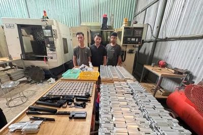 Đột kích 2 cơ sở chế tạo linh kiện vũ khí quân dụng quy mô lớn, tiêu thụ trong nước và nước ngoài