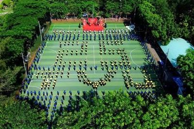 Gần 1.000 sinh viên, giáo viên Trường ĐH Trà Vinh biểu diễn điệu múa Saravan