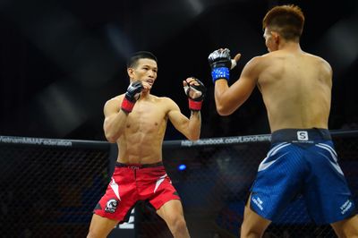Học trò Johnny Trí Nguyễn đá cực nhanh, chỉ 2 phút hạ gục võ sĩ Philippines