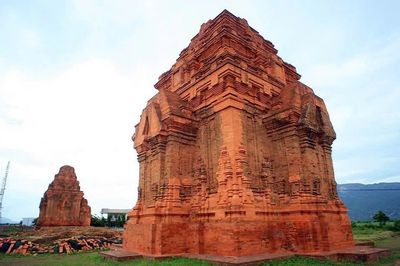 Bộ Xây dựng nói gì về đề xuất điều chỉnh hướng tuyến đường sắt tốc độ cao Bắc- Nam tránh tháp Hòa Lai?