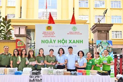 Lan tỏa lối sống xanh từ ngày hội đổi rác lấy quà của lực lượng Công an nhân dân