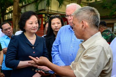 Phó thủ tướng tưởng niệm Anh hùng liệt sĩ tại công viên Lê Thị Riêng