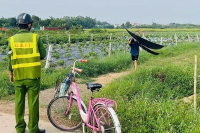 Máy bay phải chuyển hướng hạ cánh vì diều sáo gắn đèn