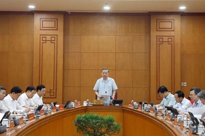 Nhìn nhận đầy đủ hơn vai trò chiến lược của khoa học xã hội và nhân văn