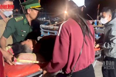 [Video] Gia Lai: Cấp cứu ngư dân khi đang đánh bắt trên biển