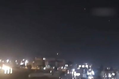 Iran nã tên lửa vào Israel, nhận cảnh báo 'rắn'