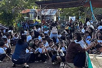 Mặt đất rung lắc dữ dội, nhiều người tháo chạy trong động đất 8,2 độ ở Philippines