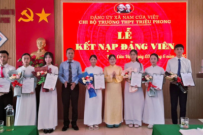 Nghị lực của cậu bé 'con nuôi đồn Biên phòng'
