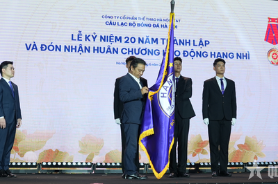 Hà Nội FC đón nhận Huân chương Lao động hạng Nhì và kỷ niệm 20 năm thành lập