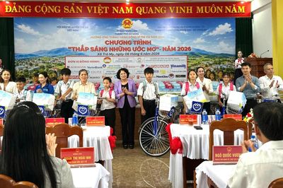 Chung tay 'Thắp sáng những ước mơ' cho trẻ em vùng cao Đà Nẵng