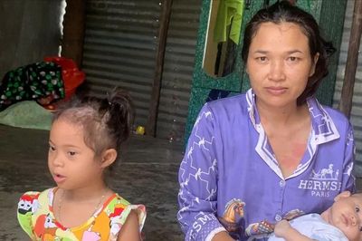 Gia đình có hai con mắc bệnh hiểm nghèo