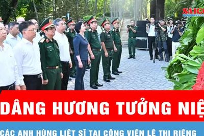 Dâng hương tưởng niệm các Anh hùng liệt sĩ tại Công viên Lê Thị Riêng