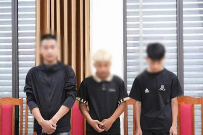 Nhóm thanh thiếu niên mang hung khí truy đuổi nhau, đăng video lên mạng xã hội