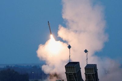 Nhiều tiếng nổ lớn vang lên ở Iran, quân đội Israel xác nhận tấn công