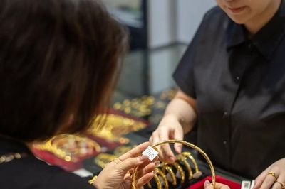 'Sóng gió' thị trường vàng: Càng bắt đáy càng lỗ