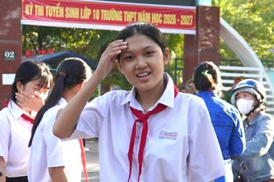 Công bố điểm chuẩn vào lớp 10 Đà Nẵng: Trường tốp đầu 'leo cao'