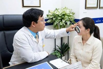 Hà Nội nóng như 'chảo lửa', nhiều người đỏ rát da sau vài chục phút ra đường