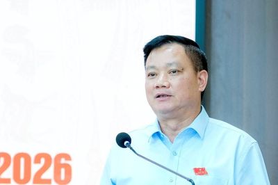 Bí thư Tỉnh ủy, Trưởng Đoàn ĐBQH tỉnh Nguyễn Khắc Thận tiếp xúc cử tri phường Trường Vinh