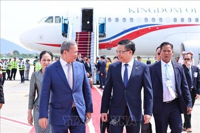 Thủ tướng Campuchia đến Hà Nội, bắt đầu thăm chính thức Việt Nam và dự AFF 2026