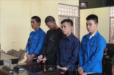Rủ nhau mua ma túy về sử dụng, nhóm bị cáo lãnh án gần 30 năm tù