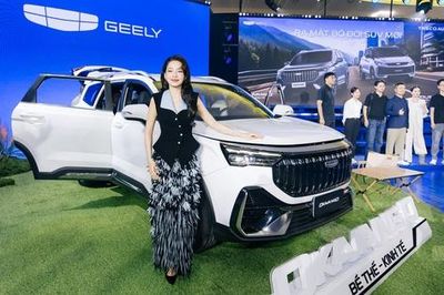 Geely Okavango Premium giá bán 799 triệu đồng, có gì đặc biệt?