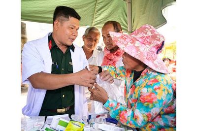 Khám bệnh nơi đất bạn