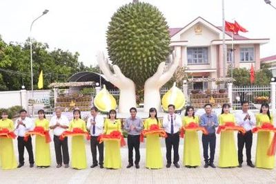 Xã Ngũ Hiệp: Công bố nhãn hiệu tập thể 'Sầu riêng Ngũ Hiệp', khánh thành biểu tượng quả sầu riêng
