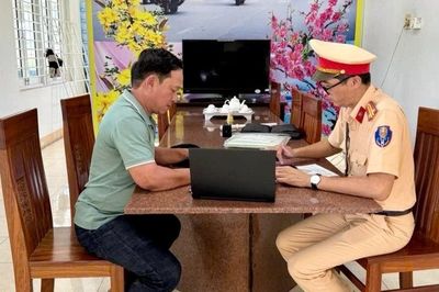 Gia Lai: Tài xế xe khách 16 chỗ bị phạt 19 triệu đồng do vi phạm tín hiệu đường ngang